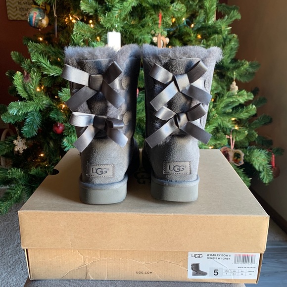 UGG Boots: Women’s Bailey Bow II - Picture 2 of 6